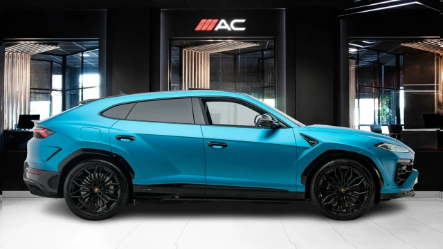Lamborghini Urus Image 3