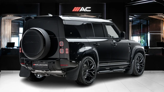 Land Rover Defender Image 4
