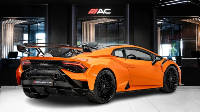 Lamborghini Huracan Image 4