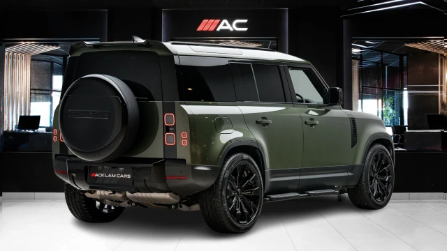 Land Rover Defender Image 3