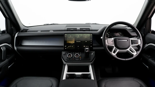 Land Rover Defender Image 5