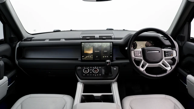 Land Rover Defender Image 5