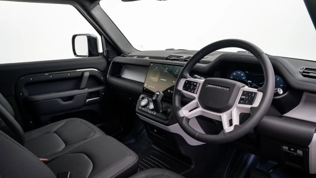 Land Rover Defender Image 5