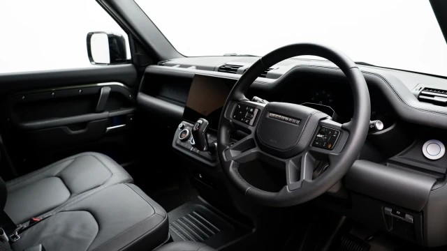 Land Rover Defender Image 5
