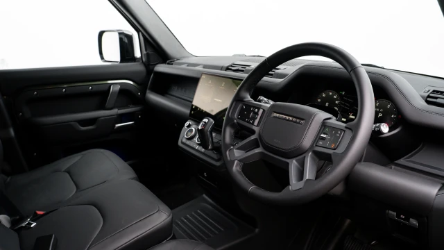 Land Rover Defender Image 5