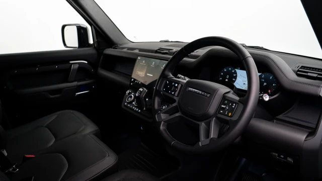 Land Rover Defender Image 5