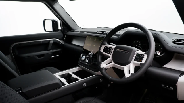 Land Rover Defender Image 5
