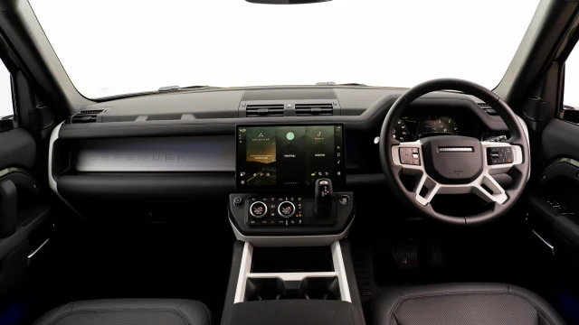 Land Rover Defender Image 5