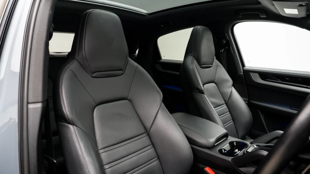 Porsche Cayenne Image 6