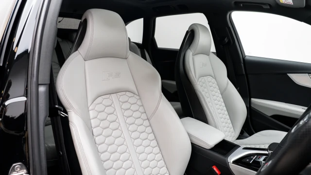 Audi RS4 Avant Image 6