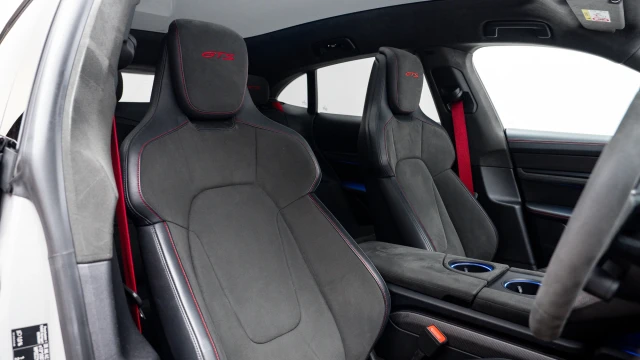 Porsche Taycan Image 6