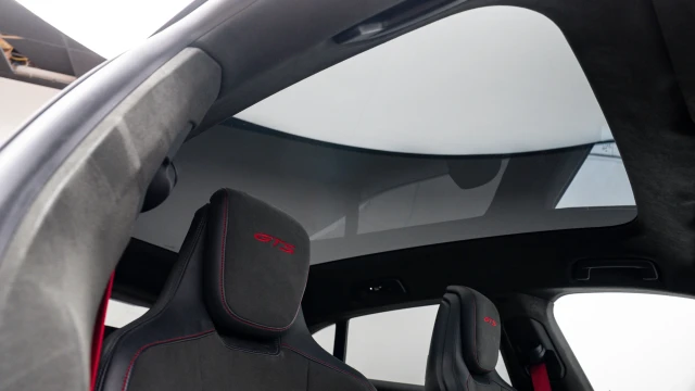 Porsche Taycan Image 7