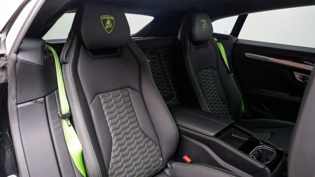 Lamborghini Urus Image 8