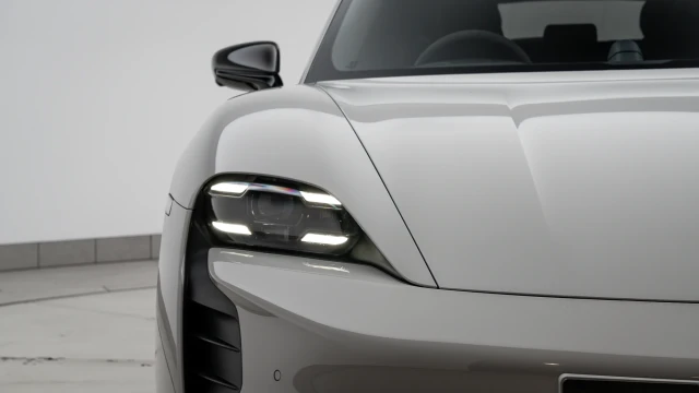 Porsche Taycan Image 8