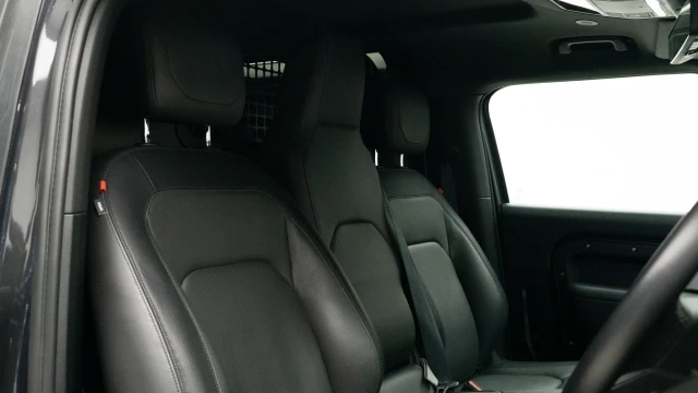 Land Rover Defender Image 3