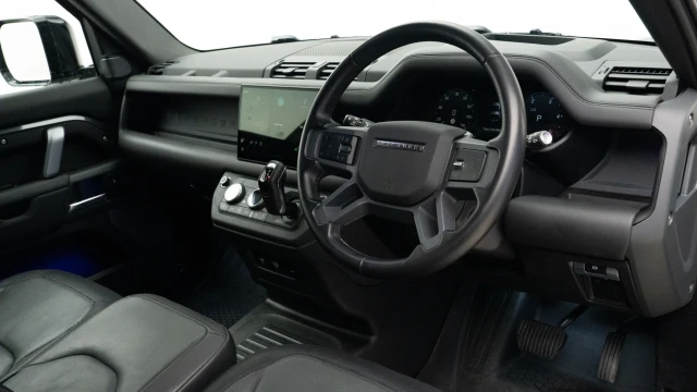 Land Rover Defender Image 2