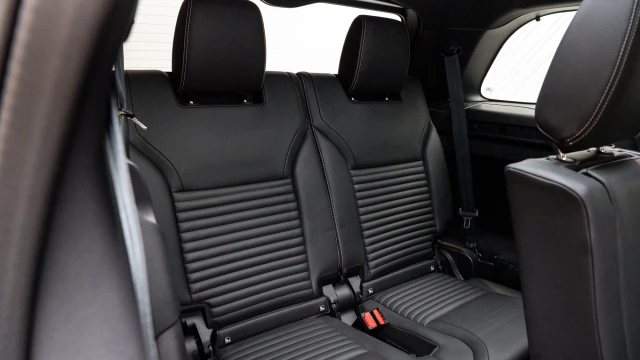 Land Rover Discovery Image 8