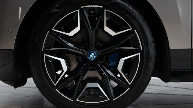BMW iX Image 7