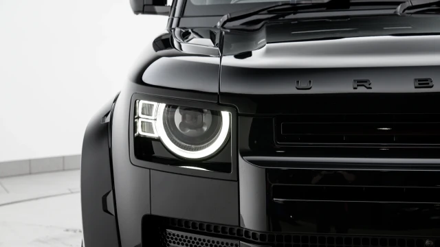Land Rover Defender Image 8
