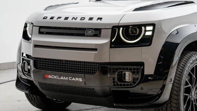 Land Rover Defender Image 6
