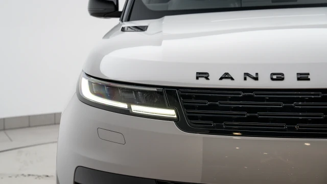 Land Rover Range Rover Sport Image 8