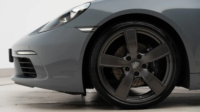 Porsche 718 Boxster Image 8