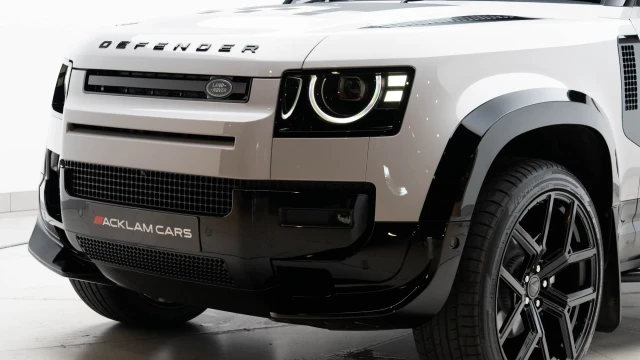 Land Rover Defender Image 6