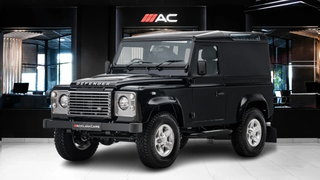 Land Rover Defender Image 1
