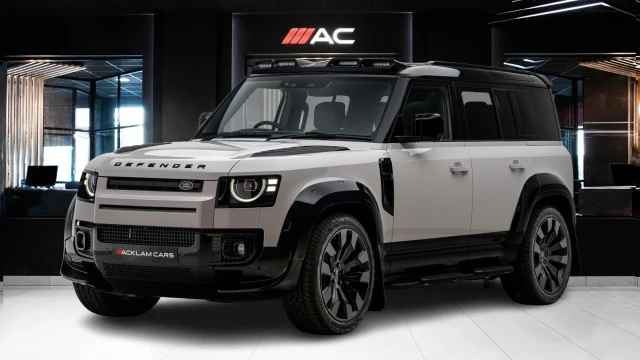 Land Rover Defender Image 1