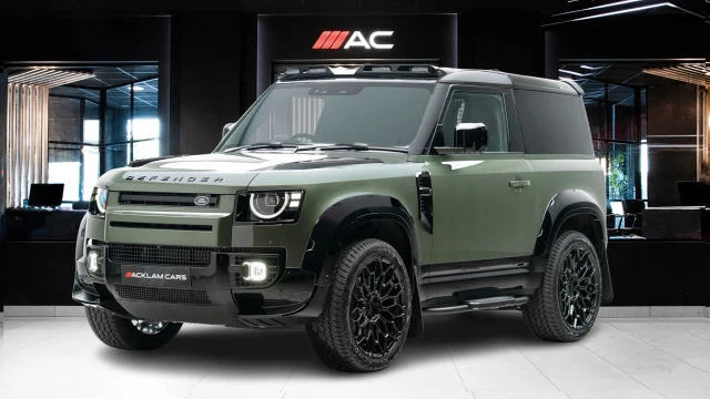 Land Rover Defender Image 1