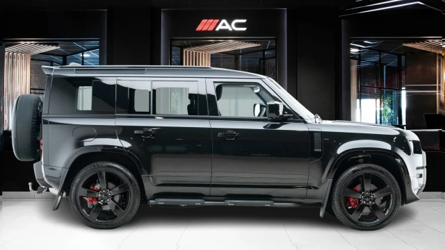 Land Rover Defender Image 3