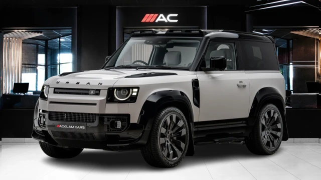 Land Rover Defender Image 1