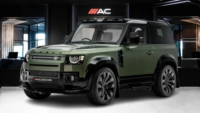 Land Rover Defender Image 1