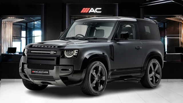 Land Rover Defender Image 1