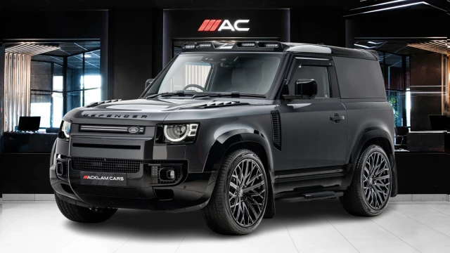 Land Rover Defender Image 1