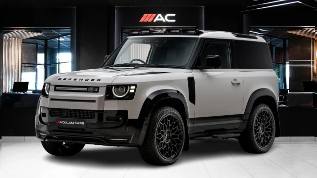 Land Rover Defender Image 1