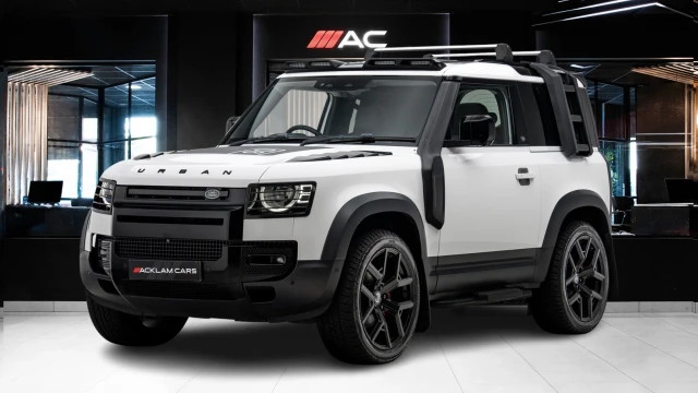 Land Rover Defender Image 1