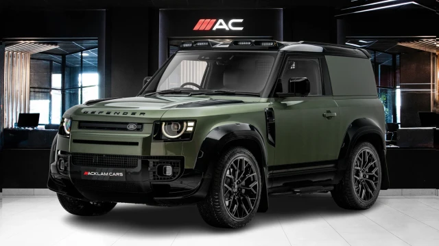 Land Rover Defender Image 1
