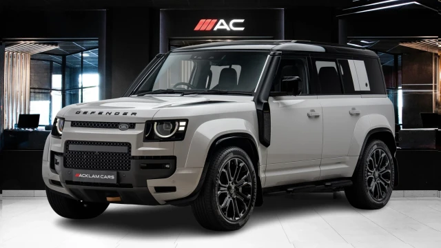 Land Rover Defender Image 1