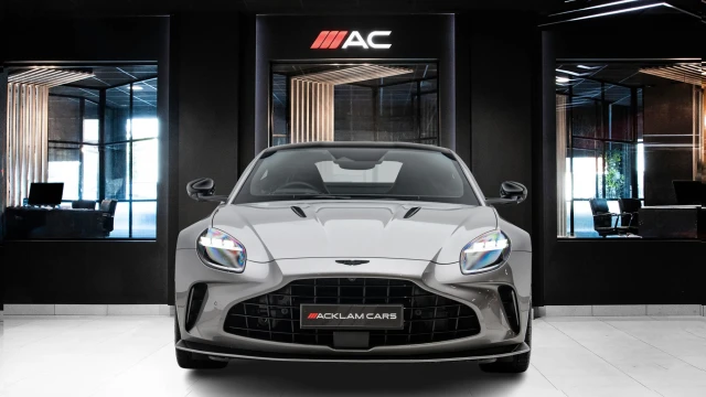 Aston Martin Vantage Image 2