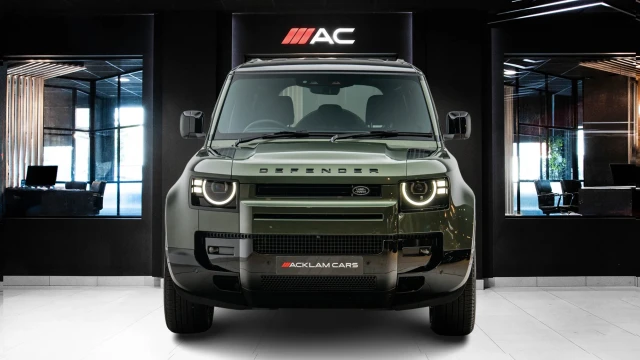 Land Rover Defender Image 2