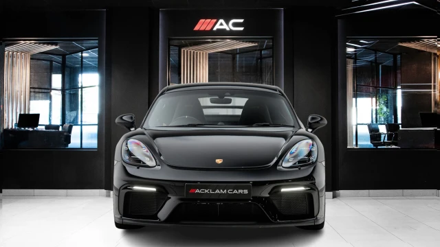 Porsche 718 Cayman Image 2