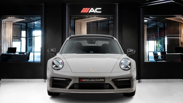 Porsche 911 Image 2