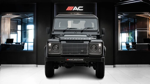 Land Rover Defender Image 2
