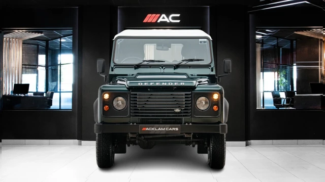 Land Rover Defender Image 2