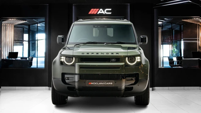 Land Rover Defender Image 2