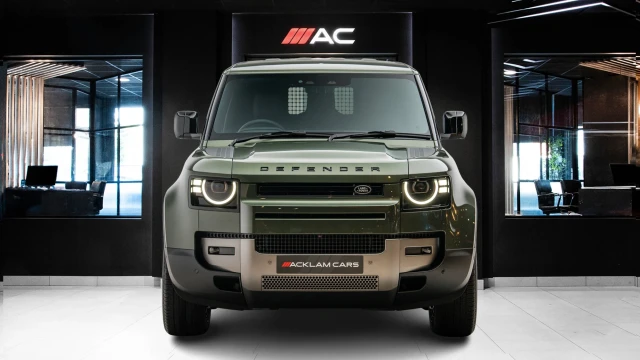 Land Rover Defender Image 2