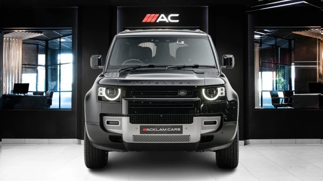 Land Rover Defender Image 2