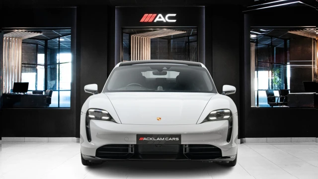 Porsche Taycan Image 2