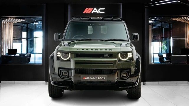 Land Rover Defender Image 2
